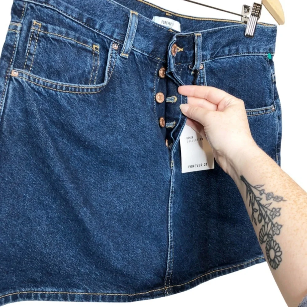 NWT Forever 21 Dark Wash Denim Mini Skirt Button Fly Size Medium‎